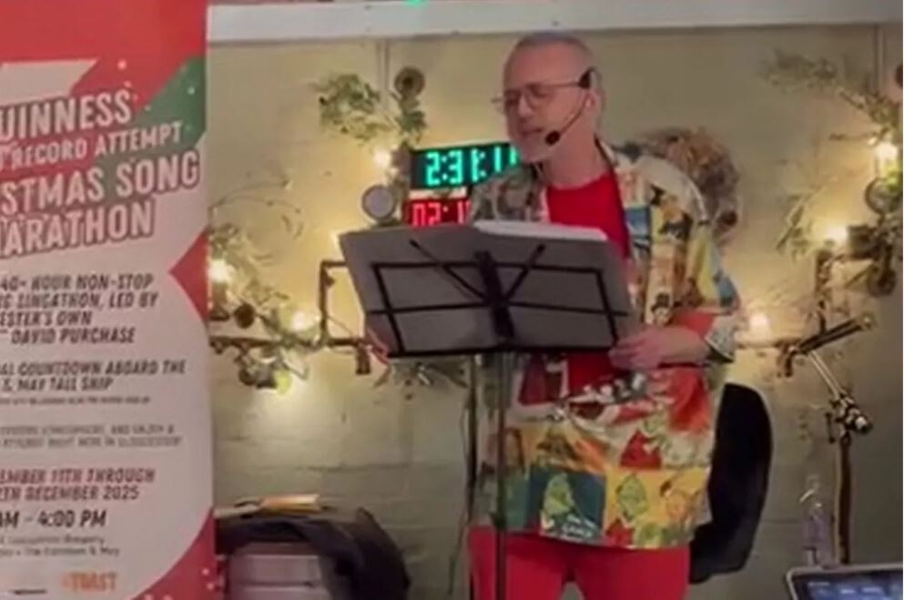 한 남성 42시간 동안 캐롤 684번...