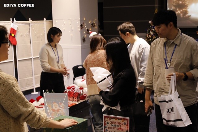 이디야커피, 연말 사내 플리마켓 진행...